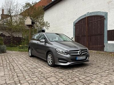Gebraucht Mercedes B180 109 PS (80 kW) 2016 Grau Van / Kleinbus