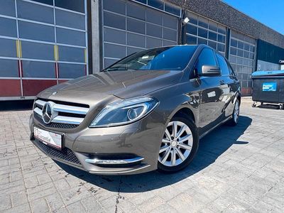 Usata Mercedes B200 156 CV (114 kW) 2012 Marrone Monovolume
