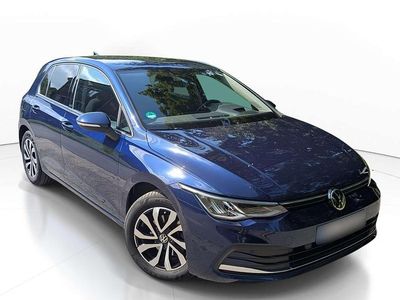 Gebraucht VW Golf VIII Active 150 PS (110 kW) 2023 Atlantic blue metallic Kleinwagen