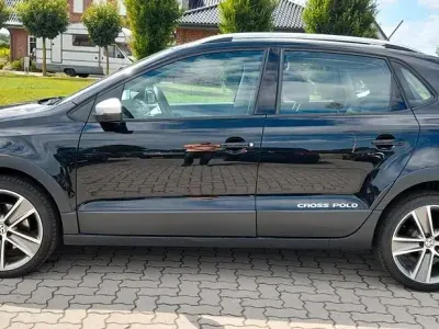 Gebraucht VW Polo Cross 105 PS (77 kW) 2014 Deep black perleffekt Kleinwagen
