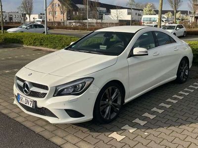 gebraucht Mercedes CLA180 Urban weiß *AHK*SHZ*NAVI*LED