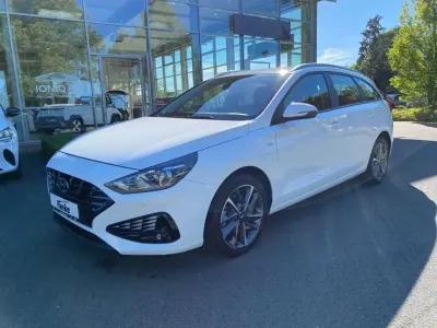 Gebraucht Hyundai i30 Trend 120 PS (88 kW) 2024 Atlas white / sol Kombi