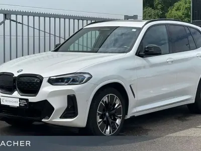 Gebraucht BMW iX3 Impressive 210 kW (286 PS) 2023 Mineralweiß metallic SUV