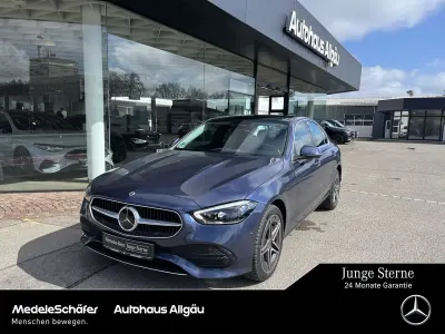 Używany Mercedes C300e AMG 313 KM (230 kW) 2024 Niebieski Sedan/Limuzyna