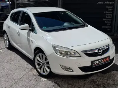 Gebraucht Opel Astra Cosmo 110 PS (80 kW) 2010 Schneeweiss/olympic/summit whi Limousine