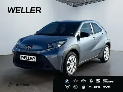 Gebraucht Toyota Aygo 72 PS (52 kW) 2025 Celestite grey metallic (grau) Kleinwagen