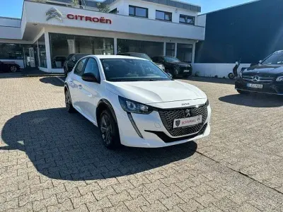 Gebraucht Peugeot e-208 Active 100 kW (136 PS) 2022 Weiß Kleinwagen