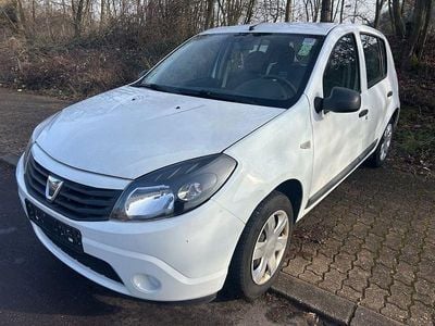 Weiß Gebraucht 2012 Dacia Sandero Limousine | 950 €