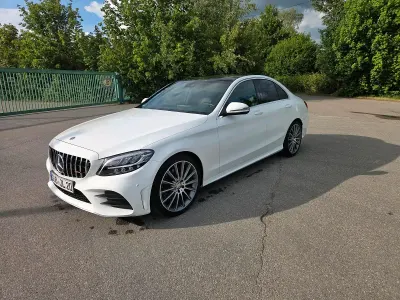 Używany Mercedes C220 AMG line 194 KM (142 kW) 2020 Biały Sedan/Limuzyna