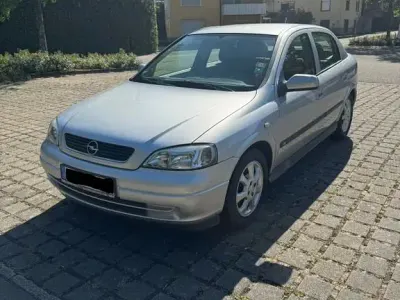 Gebraucht Opel Astra 84 PS (61 kW) 2004 Silber Limousine