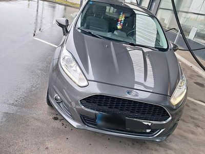 Gebraucht Ford Fiesta Celebration 82 PS (60 kW) 2017 Grau Kleinwagen