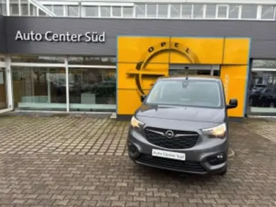 Gebraucht Opel Combo Elegance 131 PS (96 kW) 2022 Mondstein grau/e:vulkan grau Van / Kleinbus