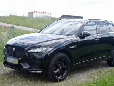 Gebraucht Jaguar F-Pace R-Sport 179 PS (131 kW) 2019 Schwarz SUV