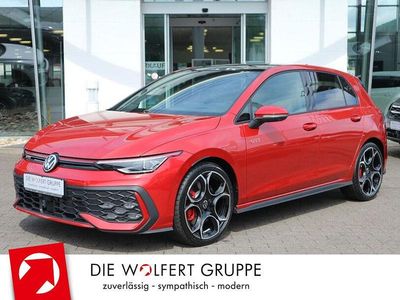 Rot (kings red metallic / schwarz uni (dachfarbe)) Gebraucht 2022 VW Golf VIII GTI Limousine | 39.950 € (Etwas zu teuer)