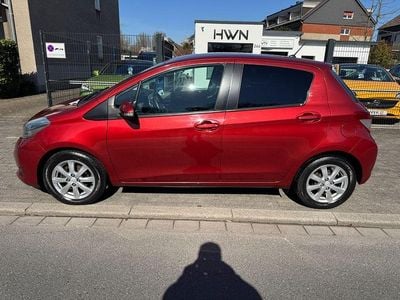 Gebraucht Toyota Yaris Life 99 PS (72 kW) 2012 Rot Kleinwagen
