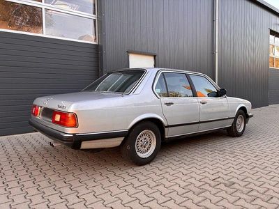Second-hand BMW 745 Executive 260 CP (191 kW) 1984 Argintiu Berlinǎ