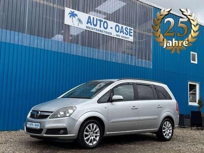 Silber Gebraucht 2005 Opel Zafira Edition Van / Kleinbus | 5.490 €