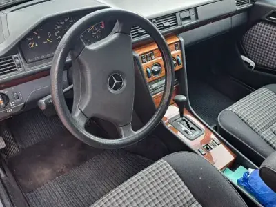 Gebraucht Mercedes 230 132 PS (97 kW) 1992 Kombi