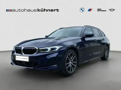 Gebraucht BMW 330 Comfort Edition 245 PS (180 kW) 2023 Blau Kombi