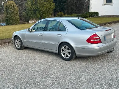 Gebraucht Mercedes E220 150 PS (110 kW) 2004 Silber Limousine