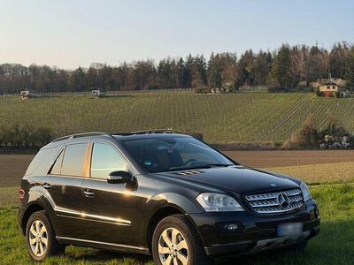 Second-hand Mercedes ML320 224 CP (164 kW) 2006 Negru SUV