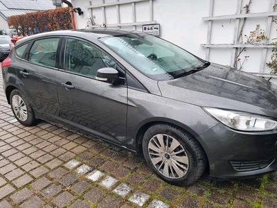 Gebraucht Ford Focus 105 PS (77 kW) 2017 Grau Limousine