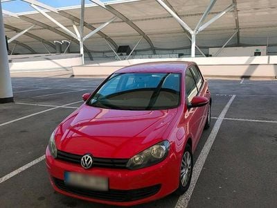 Gebraucht VW Golf VII 85 PS (62 kW) 2012 Rot Limousine