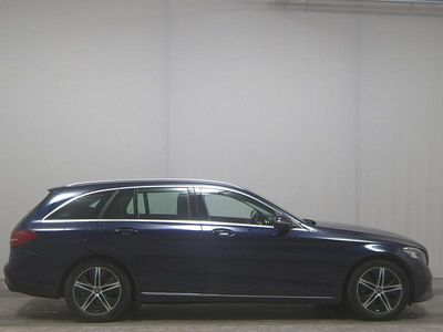 Gebraucht Mercedes C220 Avantgarde 194 PS (142 kW) 2020 Blau Kombi