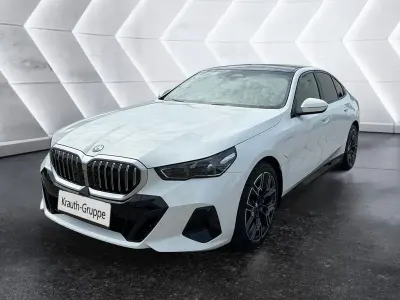 Ny BMW 550e M Sport 489 HK (359 kW) 2026 Hvid Sedan