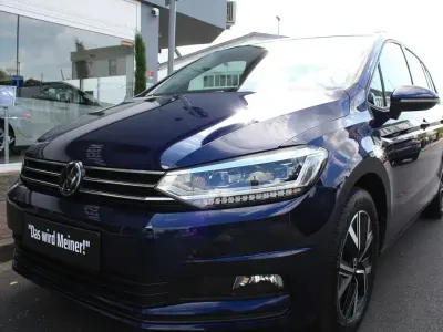 Gebraucht VW Touran Comfortline 150 PS (110 kW) 2025 Blau Van / Kleinbus