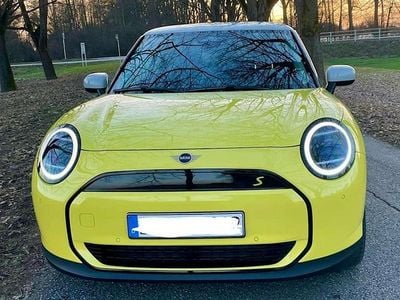 Gebraucht Mini Cooper SE Classic 135 kW (184 PS) 2024 Gelb Kleinwagen