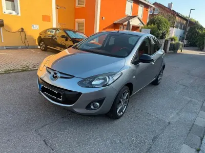Gebraucht Mazda 2 Kenko 84 PS (61 kW) 2013 Grau Kleinwagen