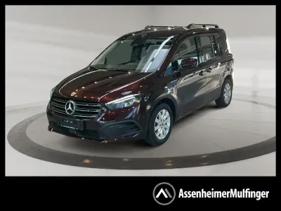 Gebraucht Mercedes T180 116 PS (85 kW) 2025 Rot Van / Kleinbus