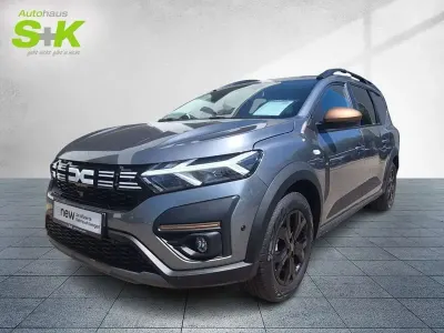 Gebraucht Dacia Jogger Extreme 141 PS (103 kW) 2024 Metalliclackierung dolomitgr (grau) Van / Kleinbus