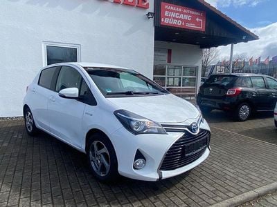 Gebraucht Toyota Yaris Hybrid 101 PS (74 kW) 2015 Weiß Kleinwagen