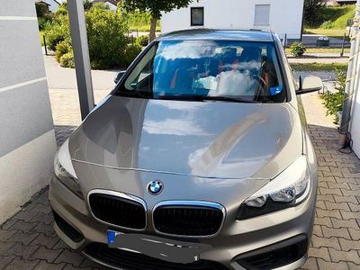 Grau Gebraucht 2016 BMW 218 Active Tourer Van / Kleinbus | 10.200 € (Fairer Preis)