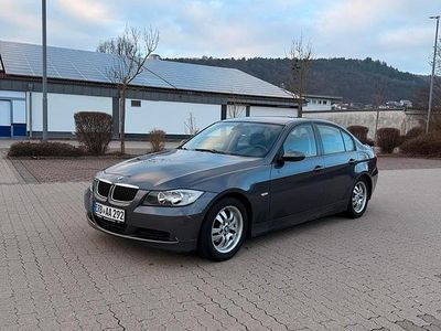 Grau Gebraucht 2005 BMW 320 Limousine | 10.799 €
