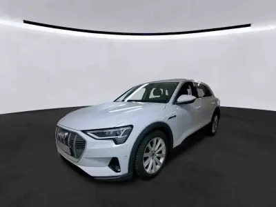 Gebraucht Audi e-tron 230 kW (313 PS) 2022 Gletscherweiß metallic SUV