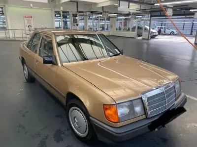 Gebraucht Mercedes E230 132 PS (97 kW) 1987 Gold Limousine