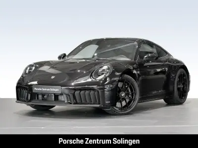 Gebraucht Porsche 911 Carrera 4 GTS 541 PS (397 kW) 2026 Tiefschwarzmetallic Coupé