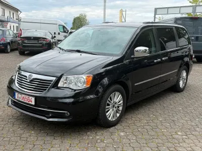 Usata Lancia Voyager Platinum 178 CV (130 kW) 2013 Nero Monovolume