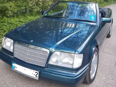 Używany Mercedes E220 150 KM (110 kW) 1997 Zielony Kabriolet