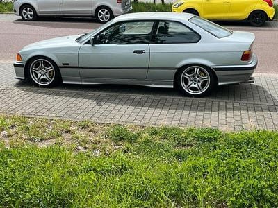 BMW 323