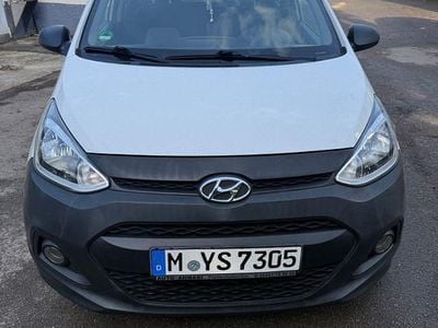 Gebraucht Hyundai i10 67 PS (49 kW) 2015 Weiß Kleinwagen