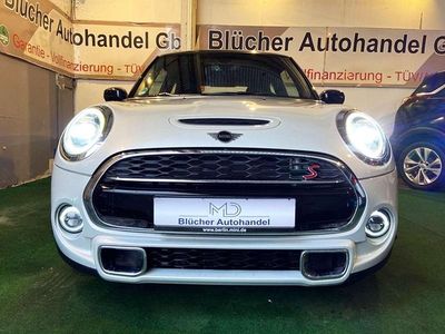 White silver und schwarz Gebraucht 2019 Mini Cooper S Coupé Coupé | 20.950 € (Fairer Preis)
