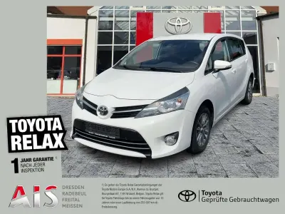 Gebraucht Toyota Verso Edition 147 PS (108 kW) 2016 Schneeweiß Van / Kleinbus
