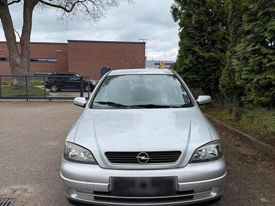 Second-hand Opel Astra 84 CP (61 kW) 2002 Argintiu Berlinǎ