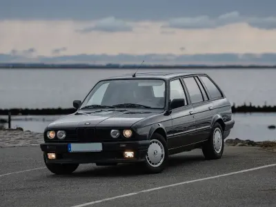 Gebraucht BMW 318 Basis 113 PS (83 kW) 1992 Schwarz Kombi
