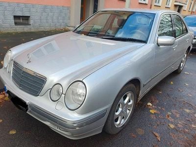 Gebraucht Mercedes E200 163 PS (119 kW) 2001 Silber Limousine