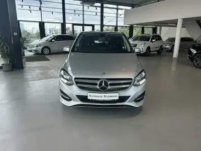 Gebraucht Mercedes B180 122 PS (89 kW) 2015 Silber Kleinwagen